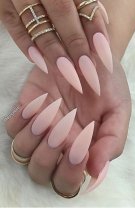 Unghii stiletto