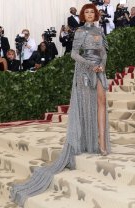 Cele mai frumoase ținute: Zendaya în Versace