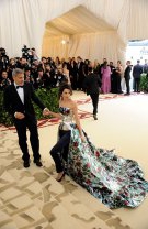 Cele mai urâte ținute: Amal Clooney în Richard Quinn