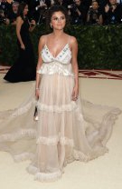 Cele mai urâte ținute: Selena Gomez în Coach