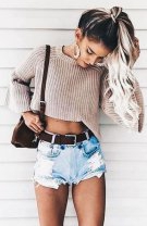 Pantofi stiletto cu pantaloni scurți din denim