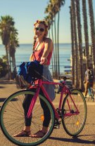 Nu porți cască de protecție când mergi cu bicicleta