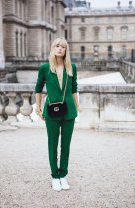 Ajustează costumele la croitor