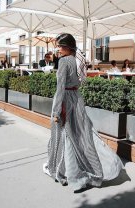 Rochie maxi și adidași