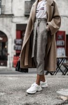 Nu se mai poartă papucii. Înlocuiește-i cu adidași