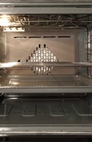 Nu scoți grătarul atunci când cureți cuptorul