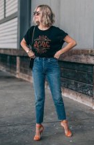 Sandale și tricou