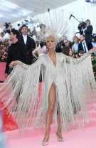4. Celine Dion în Oscar de la Renta