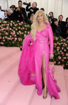 5. Kacey Musgraves în Moschino