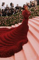 7. Cardi B în Thom Browne