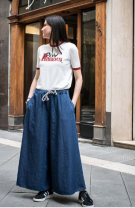 Jeans cu tricou cu mesaj