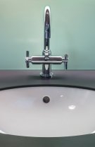 Curăță în fiecare seară chiuveta din baie