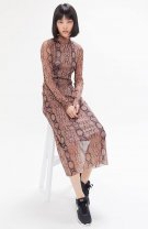 Rochie animal print, combinație de solzi și piele de șarpe