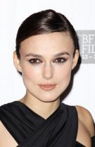 Keira Knightley a ales un look natural