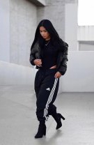 Geaca groasă combinată cu pantaloni sport