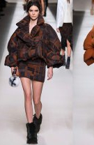 Geaca groasă oversized cu rochie