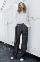 Pantaloni largi