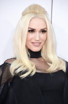 Blondul platinat, culoarea pe care Gwen Stefani o poartă de aproape 30 de ani