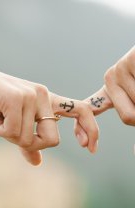 În cuplurile perfecte, fiecare partener înțelege nevoia de libertate și de spațiu personal a celuilalt