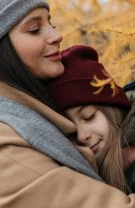 Ajută-ți fata să-și accepte emoțiile negative
