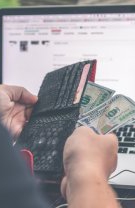 "Vânează" ofertele la telefonie mobilă