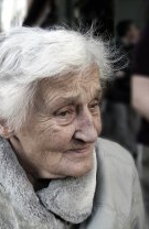 Mulți fac gesturi de bunătate față de bătrâni