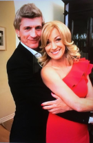 Joe Lando este căsătorit cu Kirsten Barlow și are patru copii