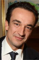 Este fratele lui Nicholas Sarkozy