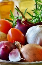 Folosește un vas mare în care să pui toate ingredientele pe care le aduci de la frigider