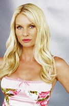Nicollette Sheridan în rolul agentului imobiliar Edie Britt