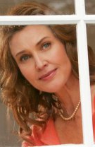 Brenda Strong i-a dat voce Mariei Alice Young, naratorul serialului