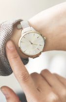 Timpul tău este prea prețios ca să-l consumi căutând aprobarea celorlalți