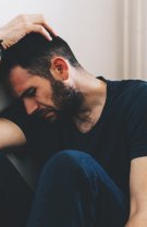 Narcisistul dă semne de instabilitate