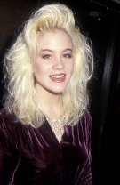 Christina Applegate alias Kelly Bundy