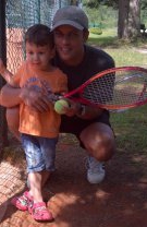 Antrenor de tenis, soț și tată devotat