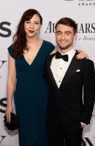 Daniel Radcliffe (1,65 cm) și Erin Darke (1,70 cm)