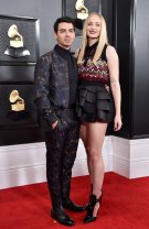 Sophie Turner (1,75 cm) și Joe Jonas (1,70 cm)
