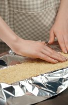 Folosește folie de aluminiu pentru o curățare mai rapidă a vaselor 