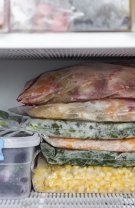 Mută alimentele din frigider în congelator