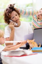 Nu reușești să îți faci familia să înțeleagă că tu chiar trebuie să muncești