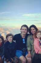 "Să faci parte dintr-o familie numeroasă înseamnă, de fapt, să faci parte dintr-o echipă"