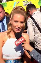 Iggy Azalea și discuția despre implanturi