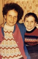 Are o legătură specială cu mama lui
