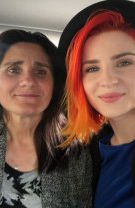 Ține legătura cu mama naturală
