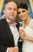 Înșelată de fostul soț cu o escortă