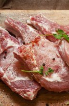 Prăjești carnea imediat după ce o condimentezi
