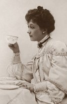 2. Recunoști persoane din fotografiile vechi