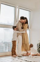 5. Își face planuri de viitor cu tine