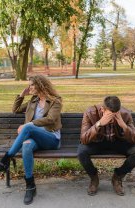 4. Este mai bine să fii singur, decât într-o relație în care să te simți singur