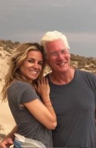 Richard Gere este foarte atent la nevoile soției sale